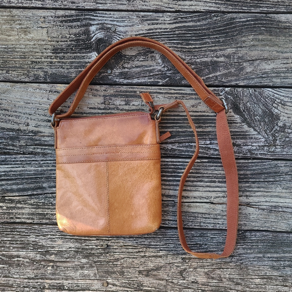 Spike & Sparrow tan leather crossbody purse